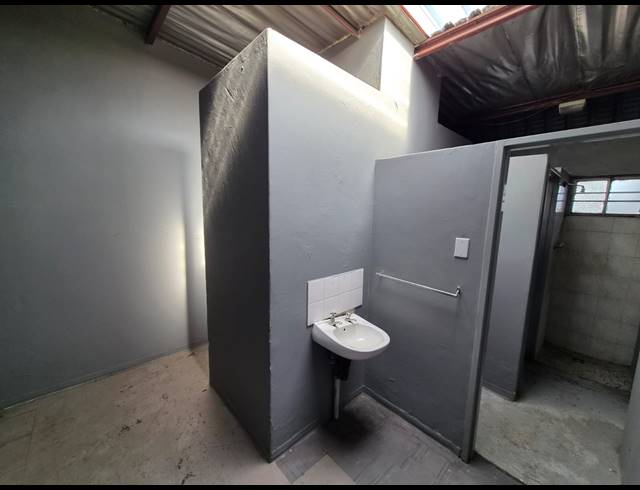 172M² WAREHOUSE TO LET IN WADEVILLE